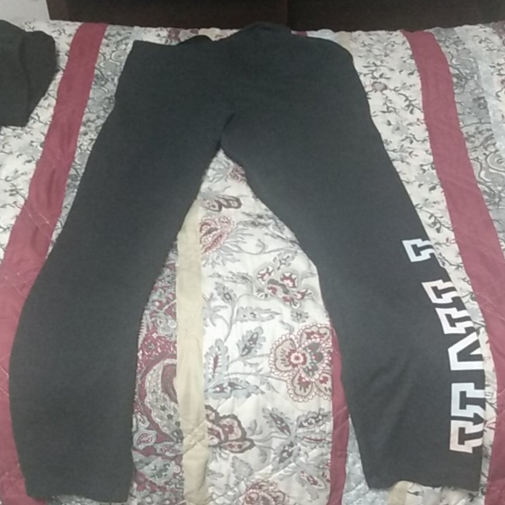 2 pink Victoria secret yoga one black one gray